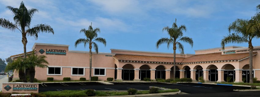 Front building of Lakewood Dental Arts in Lakewood, CA